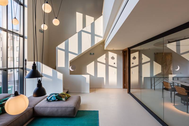 Réhabilitation élégante d’une villa-bureaux contemporaine à Bordeaux Caudéran