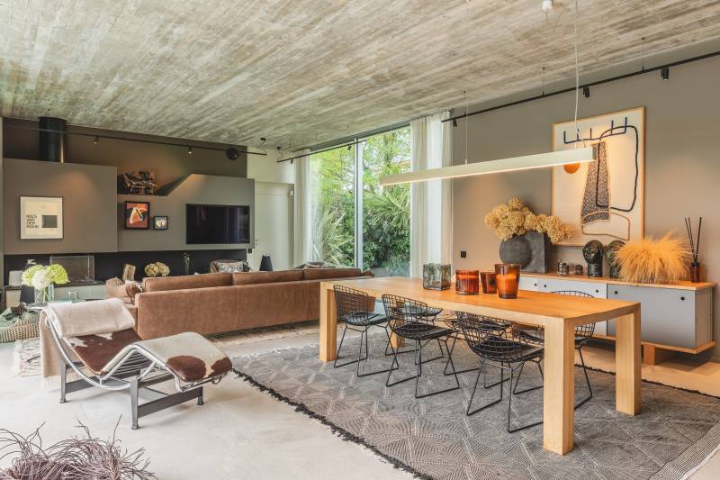 Architecture minimaliste et lumière naturelle à Bordeaux par Hybre