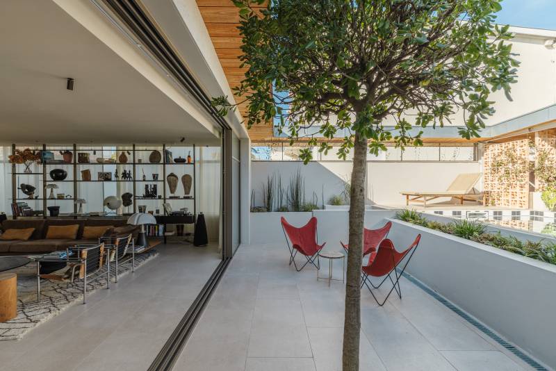 Réhabilitation contemporaine d’un ancien atelier transformé en maison à Bordeaux