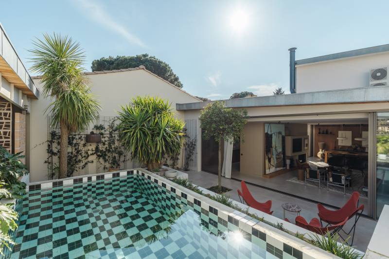 Réhabilitation contemporaine d’un ancien atelier transformé en maison à Bordeaux