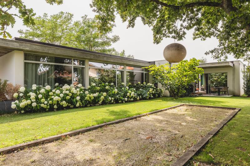 Maison d’architecte contemporaine avec piscine réalisée par Hybre Architecte à Bordeaux