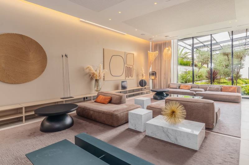 Lumières, matières nobles et volumes signés Hybre Architecte