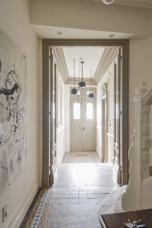 Atelier d’architecture Hybre Architecte à Bordeaux : escalier blanc revisité