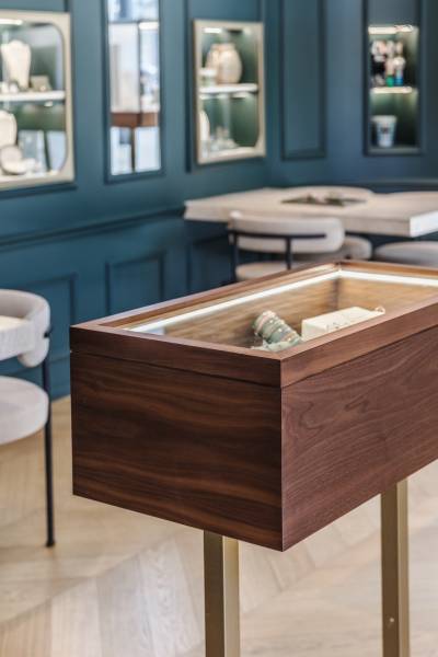 Une boutique de joaillerie transformée par HYBRE ARCHITECTE pour sublimer l’expérience client.